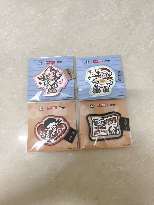 【Brand New Authentic】Luckin × Bubble Mart Zsiga Gaga Sister Black Label Pu Badge Second Edition Badge