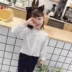 Cô gái áo mùa xuân và mùa thu váy 2020 phiên bản tiếng Hàn mới của áo búp bê áo top học sinh tiểu học của trẻ em tai gỗ trắng. 