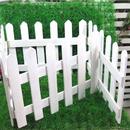 Рождественское белое деревянное ограждение