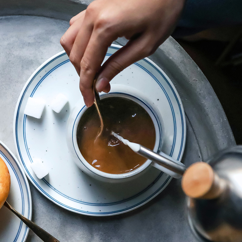 A cup of coffee with A dish of A cup suit small European - style key-2 luxury home English afternoon tea tea mugs with contracted