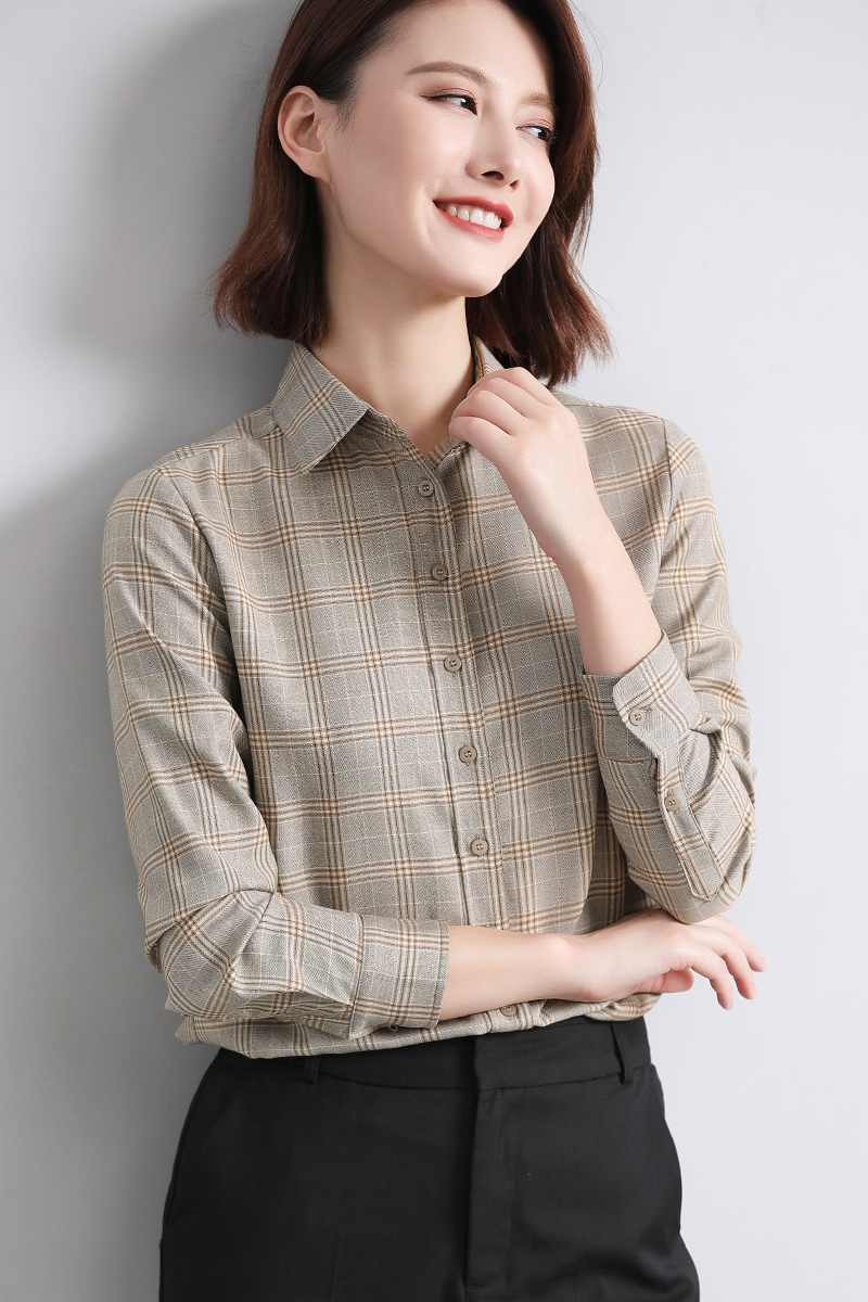 璐絲百麗卡其色格子襯衫女長袖氣質裝新款襯衣復古打底上衣