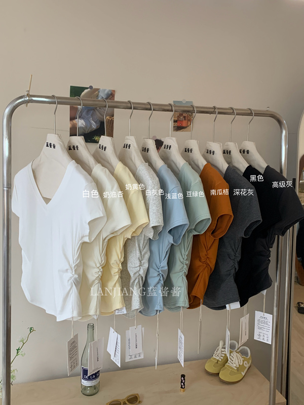 Lanjiang Short T-Shirt with a V-Neck for Women, Slimming Design, Versatile Top