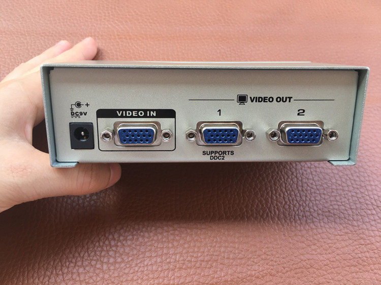 Desktop computer host monitoring VGA interface one point two one in two out extension cable distributor with power supply