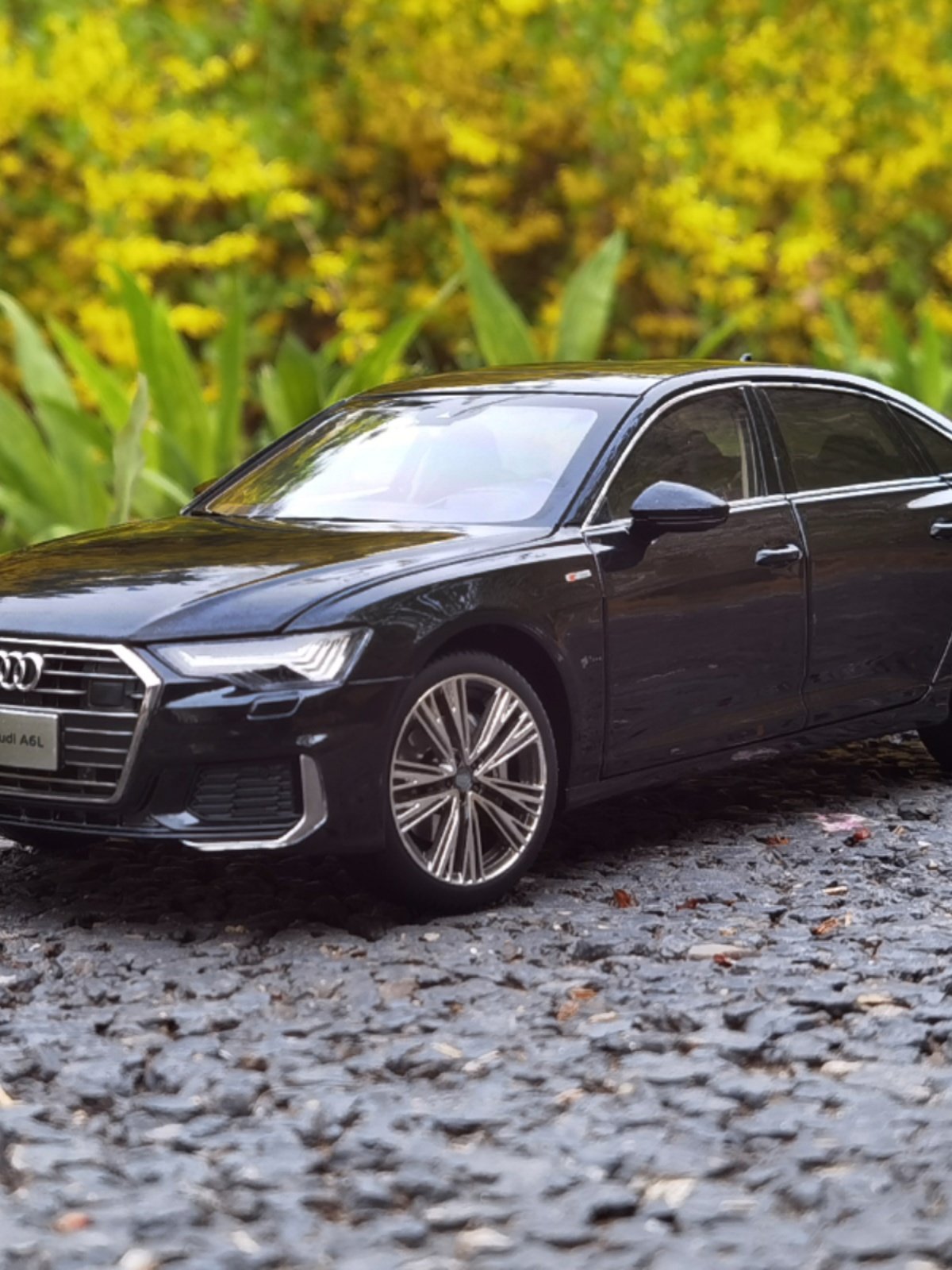 Original 1:18 Scale 2019 Audi A6L Sedan A6 Car Model Toy, Gift for Boyfriend