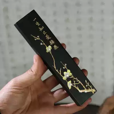 Hui She old Hu Kaiwen four two pine smoke ink painting ink Ink ink stick Ink ink block Hui ink) life confidant is plum blossom