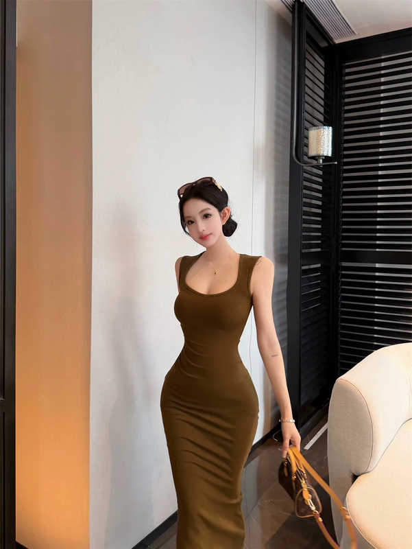 Olive Green Square-Neck Vest Dress for Women, Summer Waist-Cinching, Slim-Fitting, Mid-Length Bodycon Dress