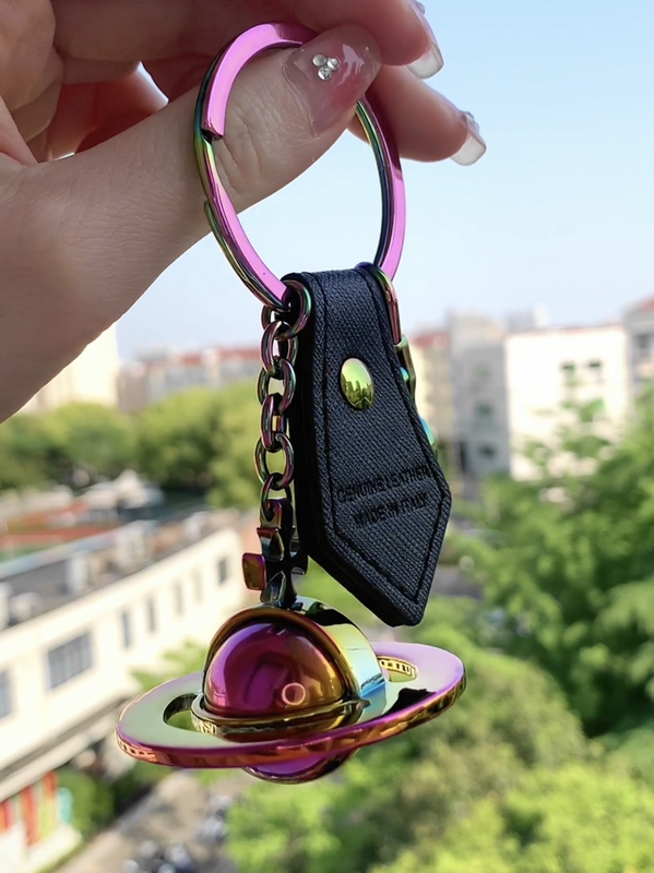Nanaspace-Simple and Unique ins Colorful Electroplated Dazzling Stereo Metallic Saturn Keychain