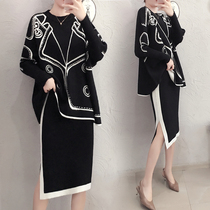 Royal sister suit 2021 autumn and winter new womens clothing goddess fan light cooked fashion temperament knitted sweater skirt two-piece set