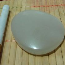(野牛沟老料)(玉料温润)青海玉(淡糖白玉)-单弧形面牌子11#