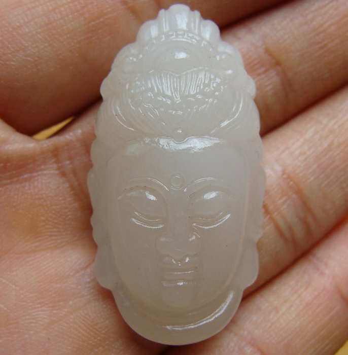 Qinghai Kunlun jade (light sugar white jade--old material from Bison Valley)----Avalokitesvara pendant
