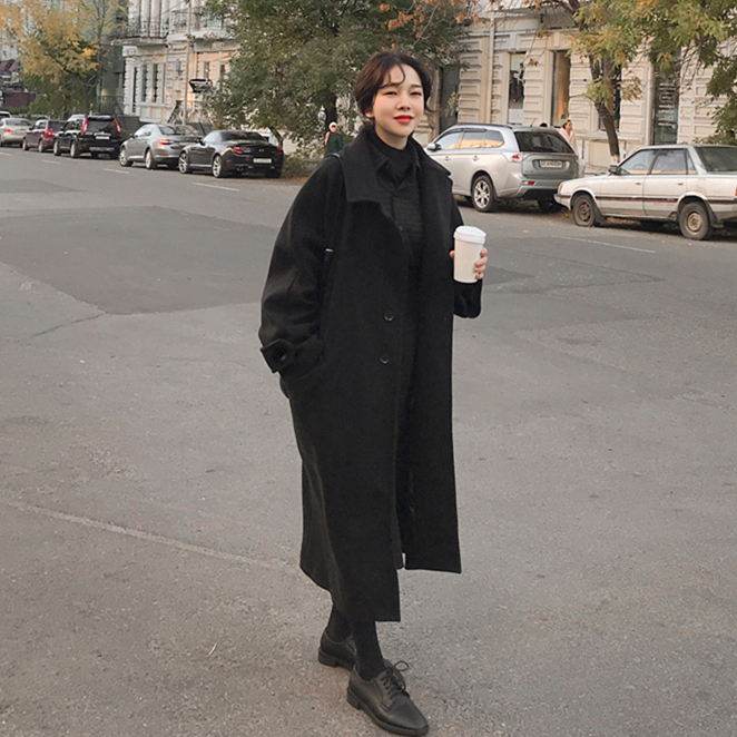 Hepburn wind wool coat women's long version of the 2020 autumn and winter new Korean version loose and wild black coat thickened