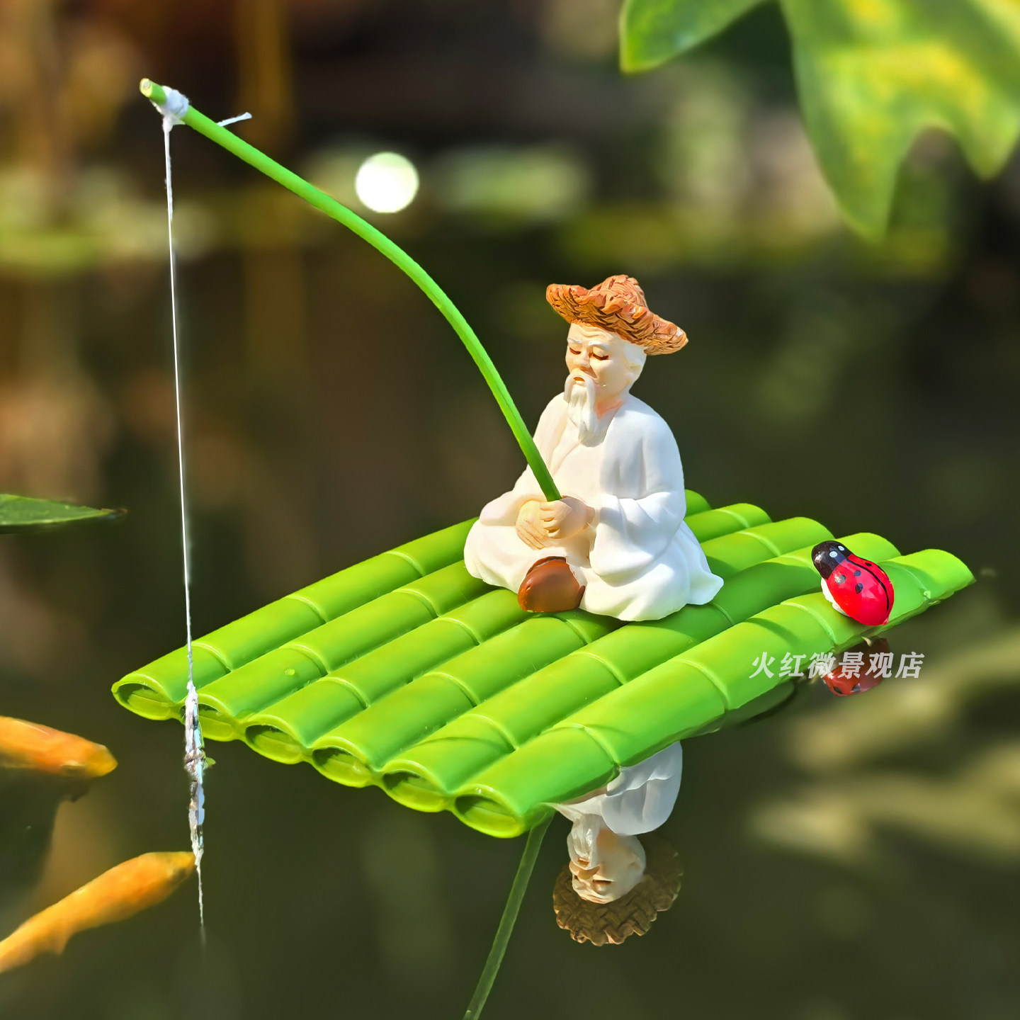 水面に浮かぶ竹筏や竹製の浮き、江太公の釣り人形、パンダの釣り、中庭の魚池、水槽、造園装飾。