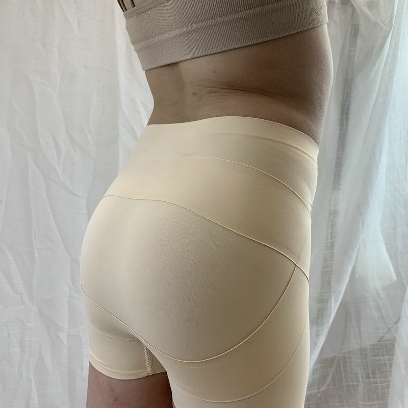 Summer net red with the same card card collection of hip and hip slim fit elastic anti-walking light beating bottom summer tights and shorts closets waistline