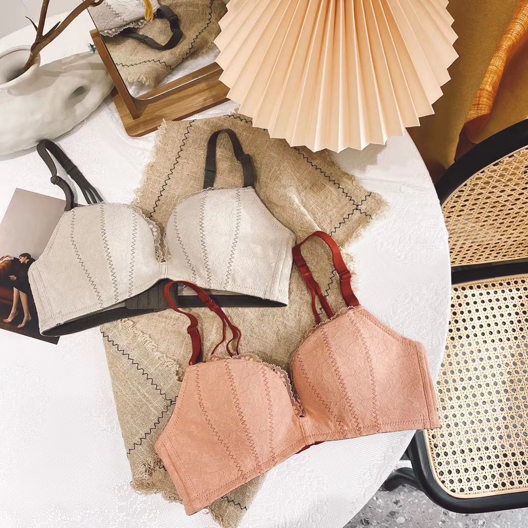 Superior Eight Happy Summer Teen Lingerie Suit Sexy Small Breasts large and thick cups No steel ring on the back bra