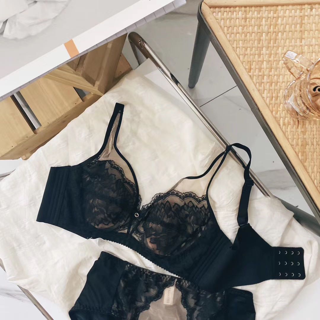 Superior Eight Happy Chest with small underwear suit Sexy lace ultrathin Rabbit ears Water crystal cup Memory Soft steel ring bra