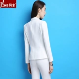 Классический костюм, весенний комплект, пиджак классического кроя, униформа для работы, тренд сезона, городской стиль, яркий броский стиль