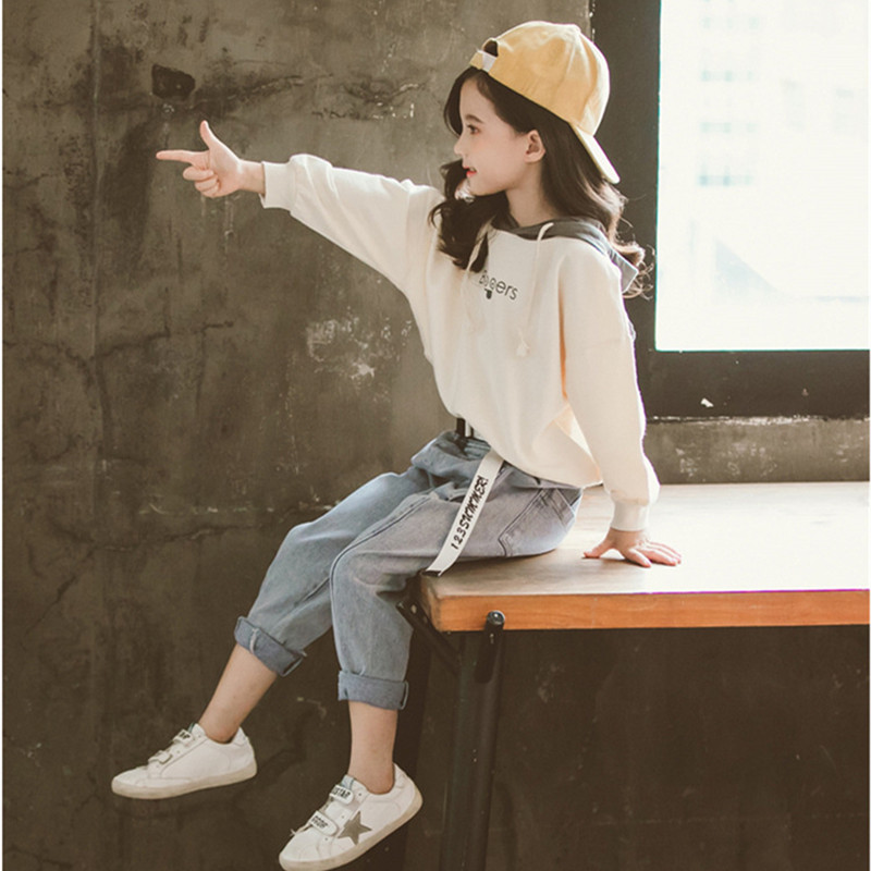 South Korea's 2022 new spring and autumn suits for girls in the net red big children's fashionable foreign style long-sleeved sweater two-piece trendy