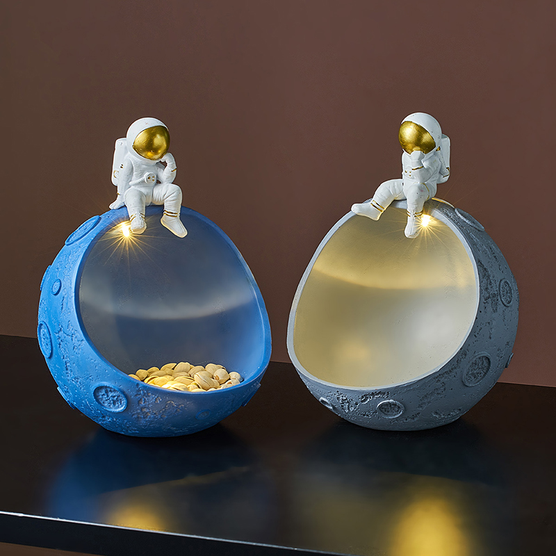 Nordic Creative Astronaut Genguan Contained In Door Placing Key Home Living-room Wine Cabinet Tabletop Decorations Small Pendulum Pieces