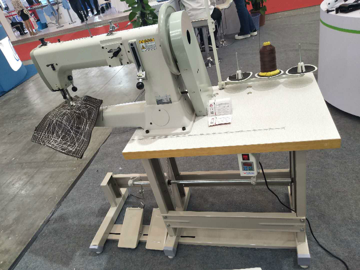 GA441 thick material sewing machine is used for leather goods, handbags, bags, saddles and other industries