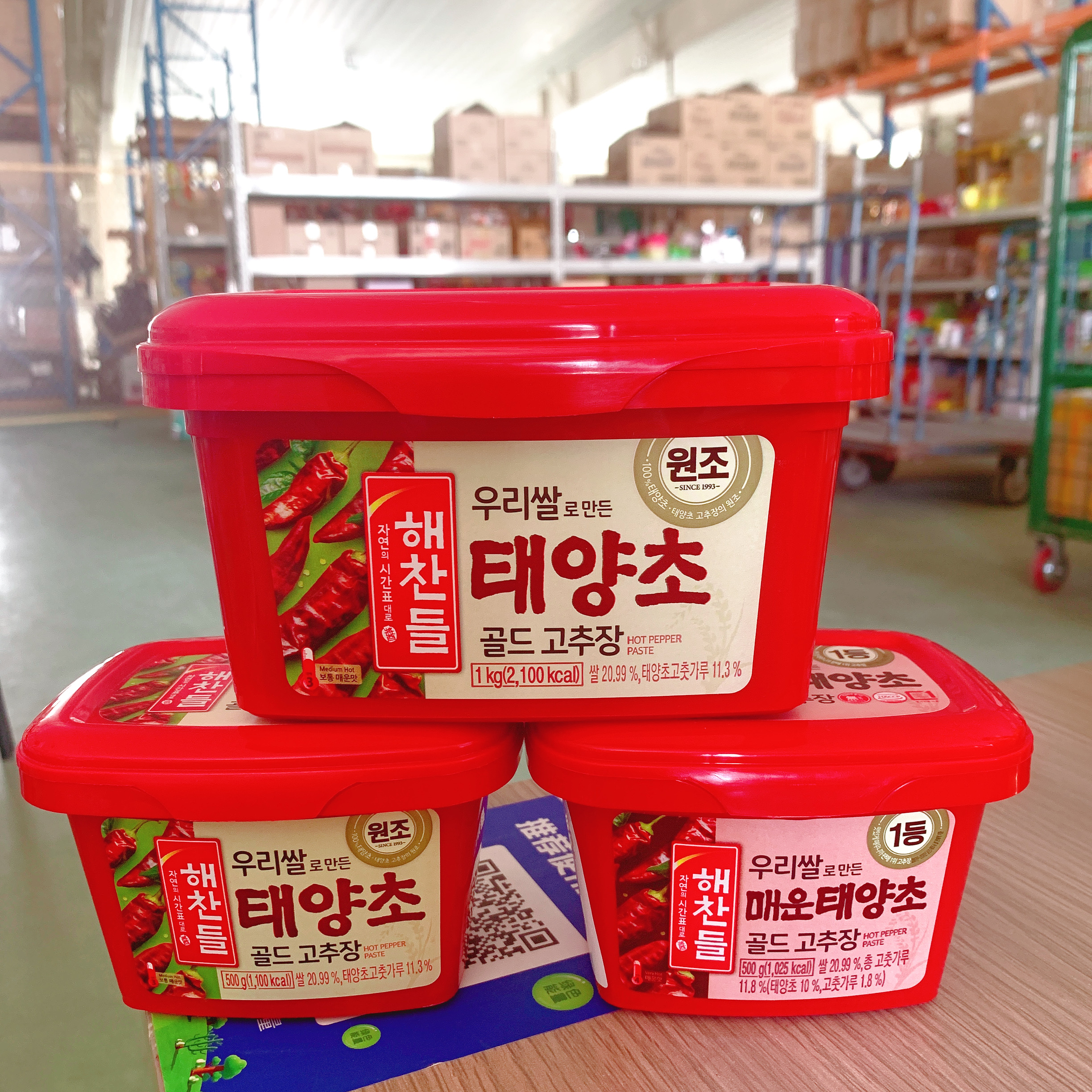 Korean food is sun pepper chili sauce Korean bibimbap, barbecue sauce, hot pot fried rice cakes