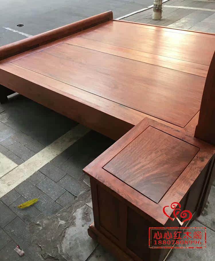 Кровать из массива дерева None Other