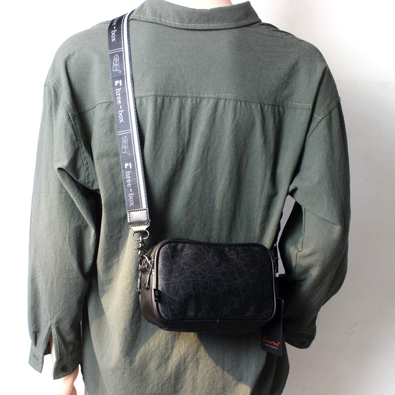 Men's bag wide shoulder strap Single shoulder bag Han version Men's leisure Italico Shoulder Bag Crossbowed and Fashion Phone Small Square Bag Tide