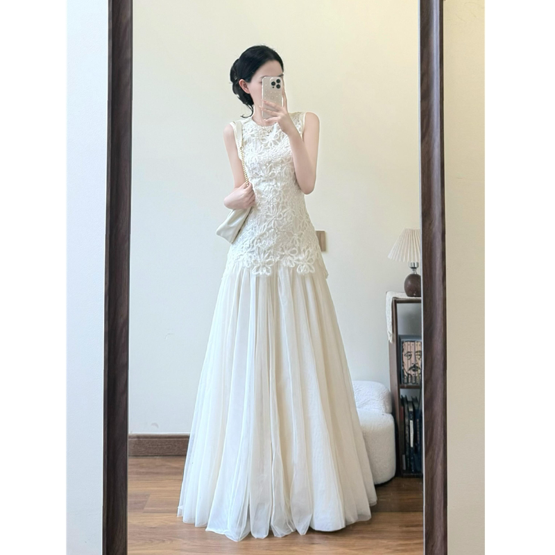 French White Sleeveless Dress for Women in Summer 2026, New Style, High-End, Elegant, Beautiful Waist-Cinching Fairy Long Dress