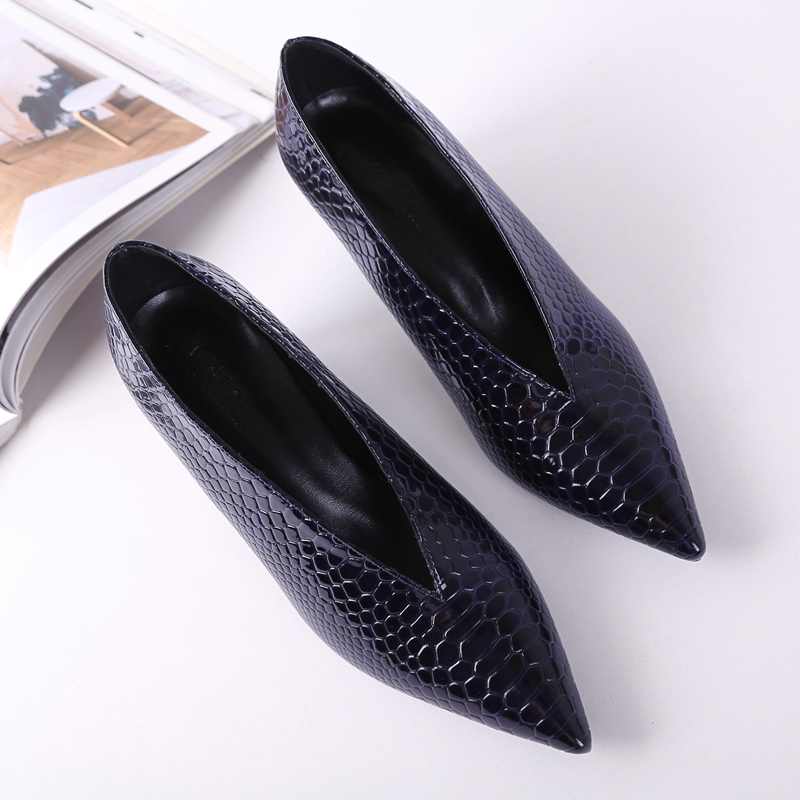 Milk shoes coarse with v mouth single shoes women 2021 New Joker shallow middle heel leather work shoes pointed witch shoes