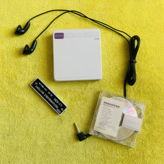 Kenwood dmc-q33 white md walkman. functions normally. there are traces of use. special offer.