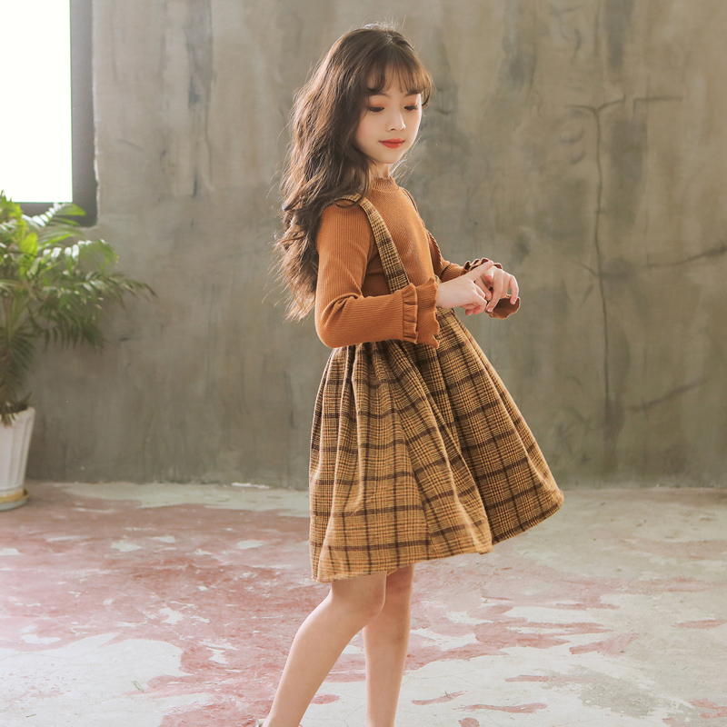 Cô gái mùa xuân dress 2020 New Set Hàn Quốc phiên bản của Yangqi ròng đỏ back-dây đeo Big Child của váy đầm hai mảnh của trẻ em.