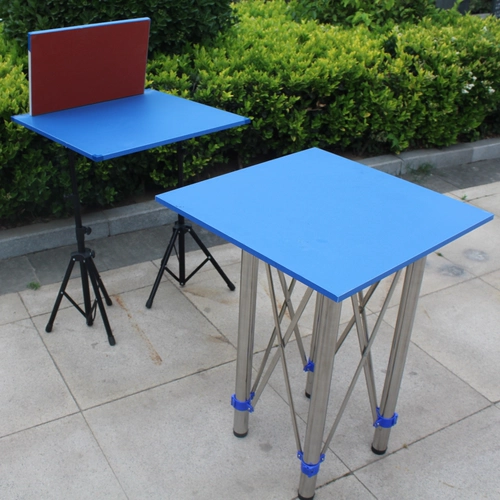 Тренер на настольном теннисе обратно в профессиональный однократный однократный перегородка.