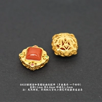 Красные квадратные аксессуары