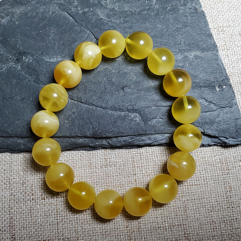 古蜜蜡 古董老蜜蜡戴着好吗古董老蜜蜡的特点-爱藏网