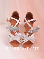 Белые туфли из жемчуга