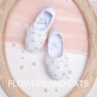 Серый белый бисера цветок