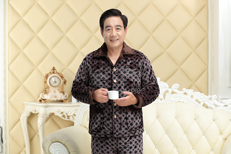 Bộ đồ ngủ nam dày ấm nhỏ áo ngủ nhỏ quạt nhỏ mùa đông đôi bông phục vụ nhà bông cashmere bộ đồ ngủ dài tay đồ bộ nam mặc nhà