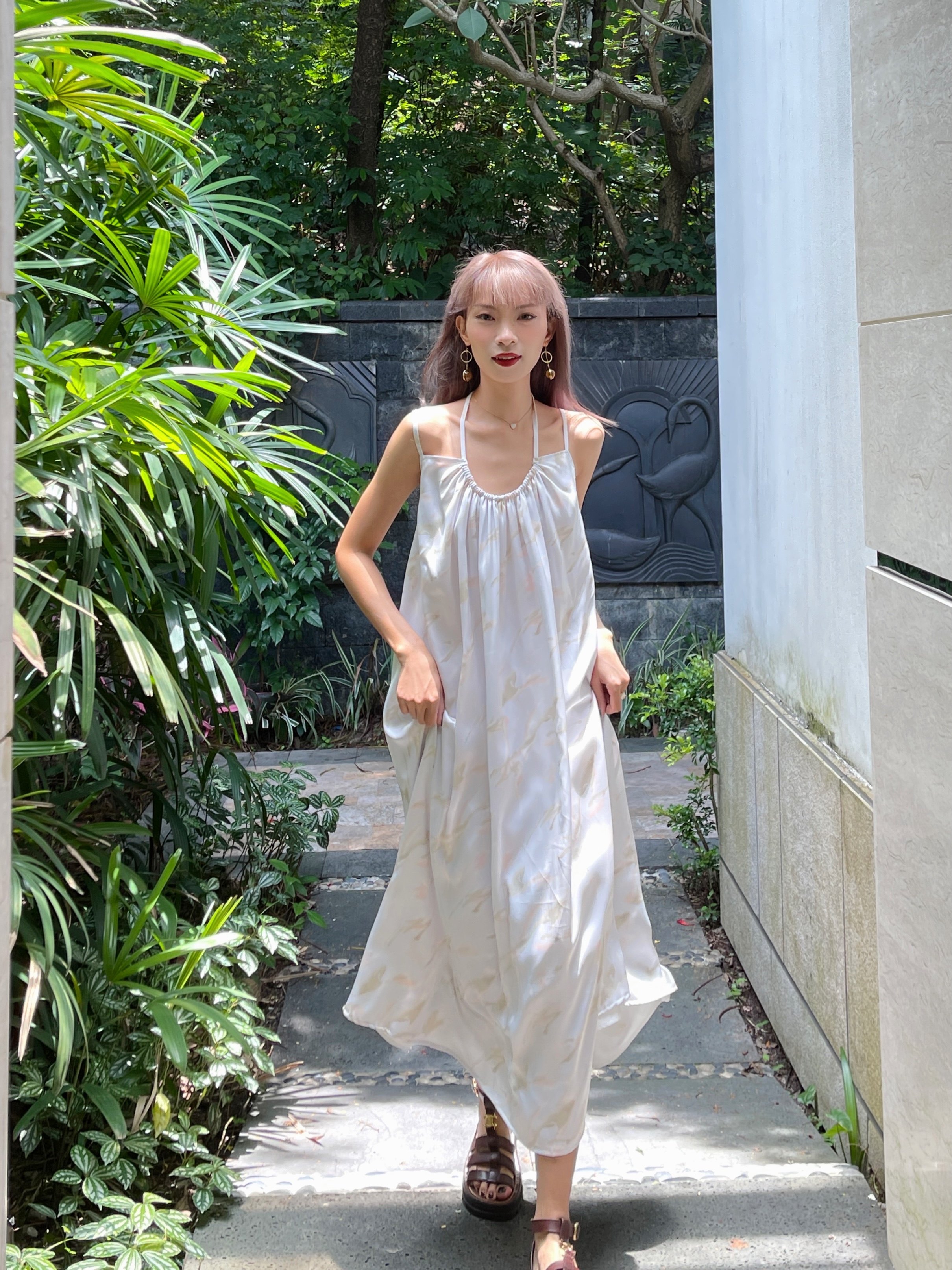 I have a cat outside Niche design satin high-quality hanging neck holiday skirt long version dress summer