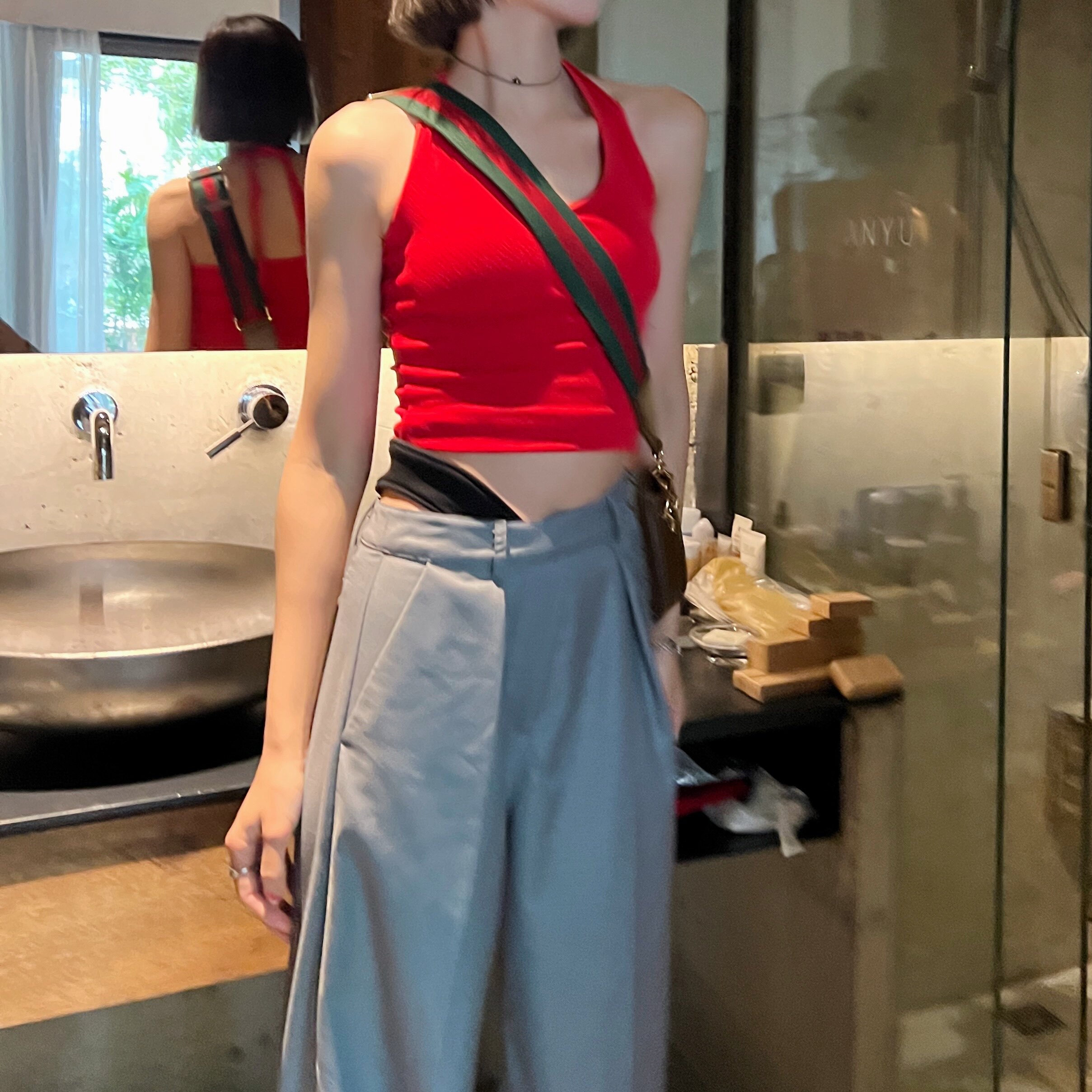 I have a cat outside 