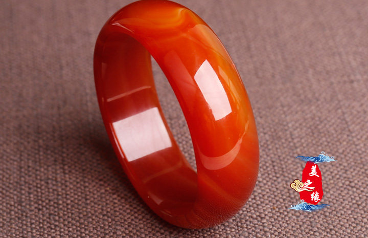Natural A red Manau widening thickened female bracelet with mother jade medullary jade bracelet ornament red jade medullary bracelet