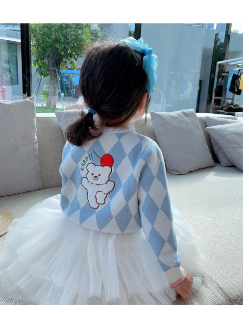 Girls' Western style knitted suit 2022 spring new Korean version baby knitted cardigan vest skirt children's spring clothes