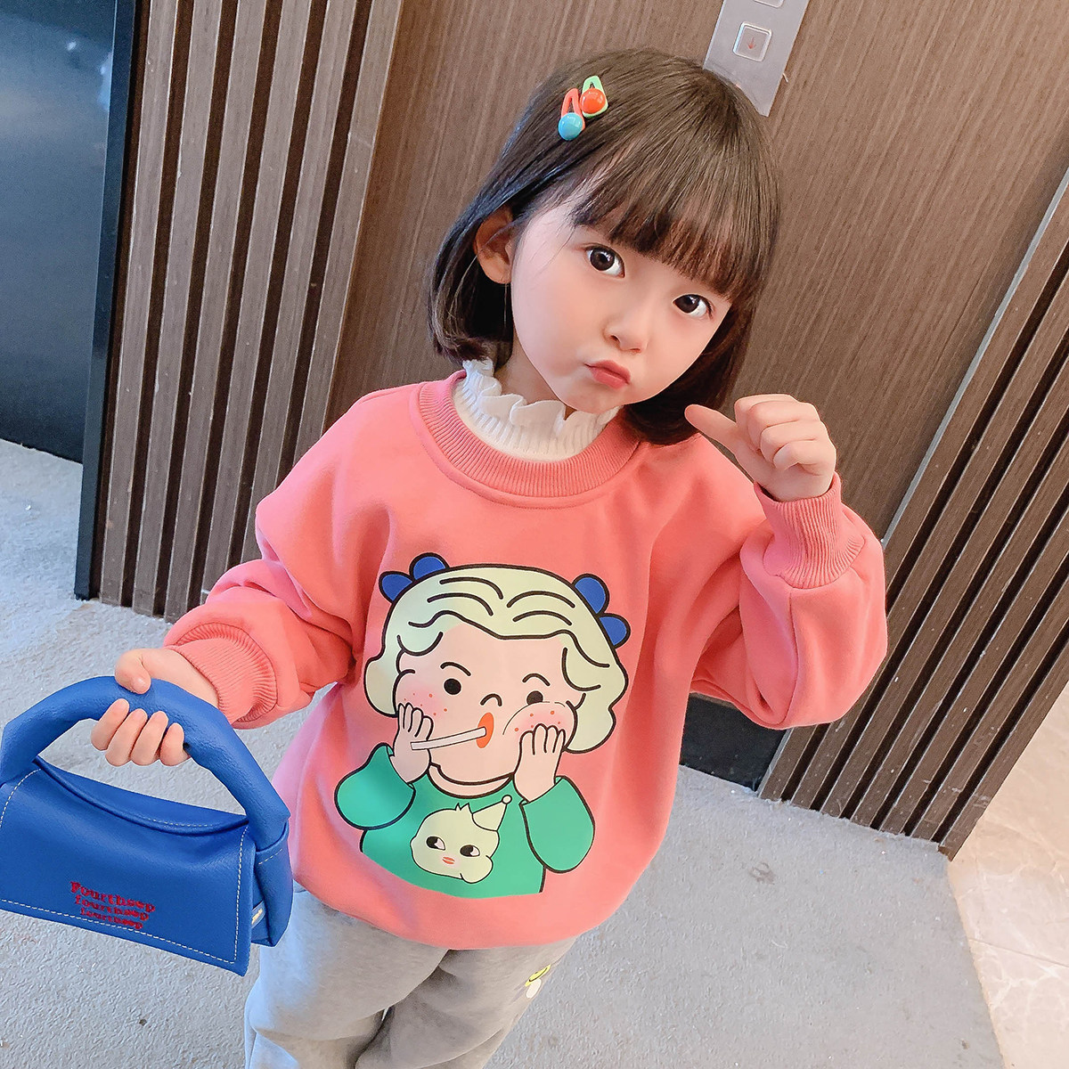 Girl's thick T-shirt plus suede net red autumn and winter clothing 2021 new foreign sends children women's baby thickened and integrated suede blouse