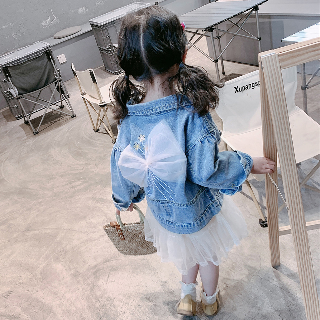 2022 new girl's foreign pie coat Korean version denim clothes girl baby spring clothing children casual 100 hitch on clothes tide