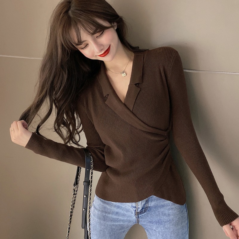 V-neck bottoming shirt women's 2022 spring and autumn new knitted long-sleeved self-cultivation design sense ins tide style quality inner top