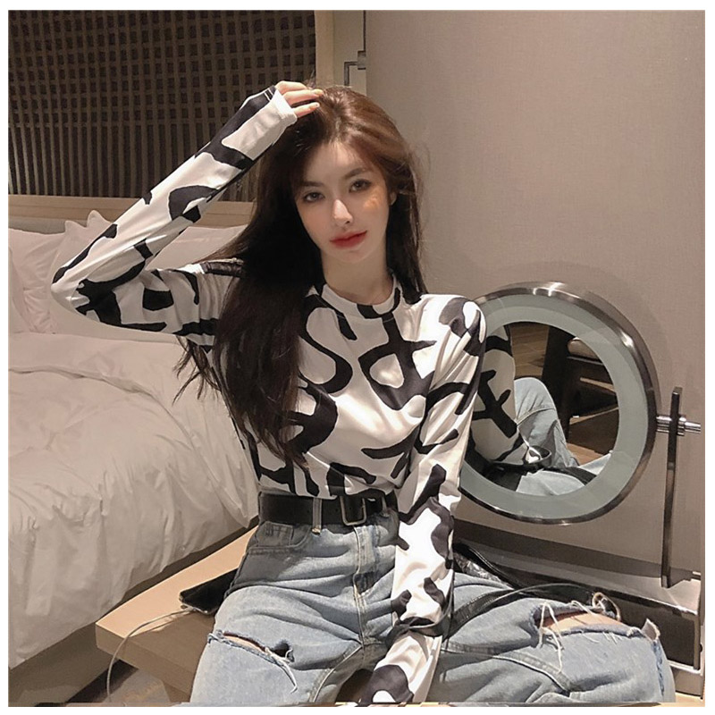 Bottoming shirt women's 2022 spring and autumn Korean version of the letter long-sleeved slim fit and thin fashion Western style inner T-shirt top ins