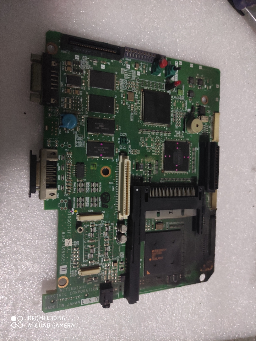 超值捡漏。三菱A970GOT主板烧坏一角当配件出售