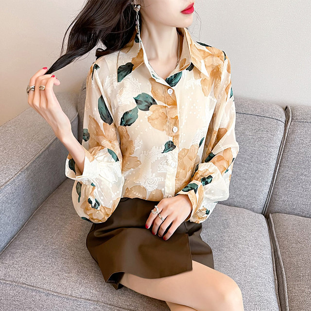 Long-sleeved chiffon shirt women's loose age-reducing 2022 early autumn new Korean tops light cooked Hong Kong style printed shirt women