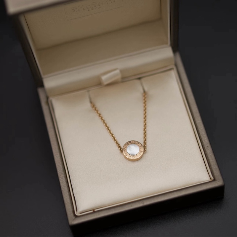 Bvlgari Bvlgari Series White Mother-Of-Pearl Small Round Disc Bracelet 18 Rose Gold