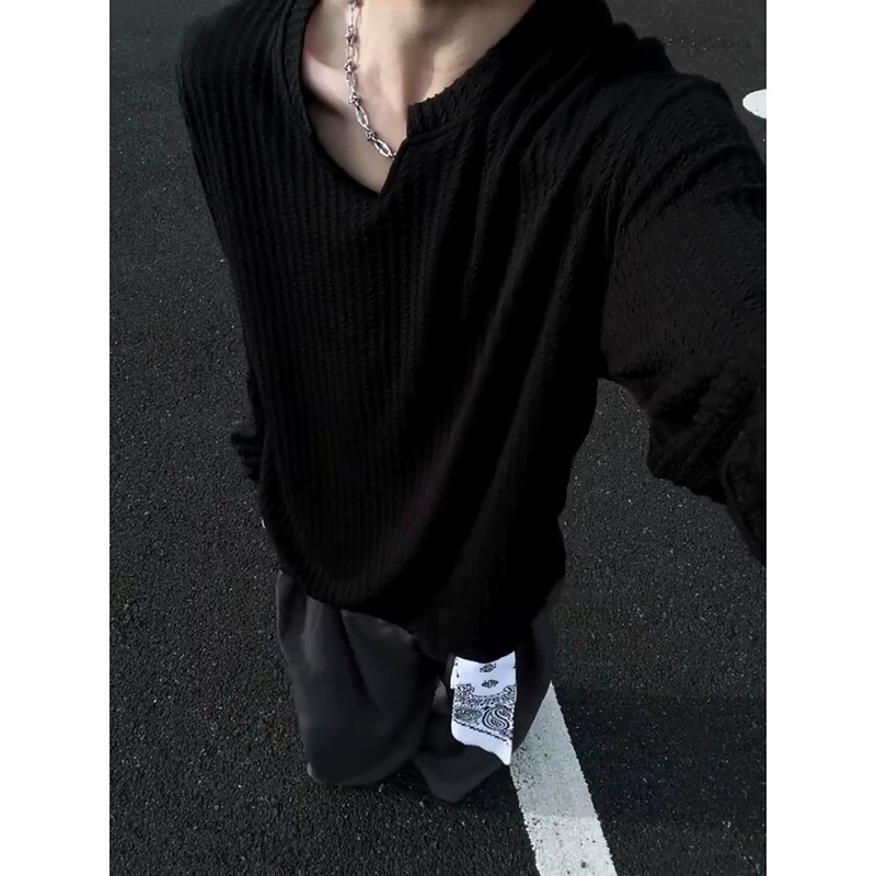 Cleanfit Textured V-Neck Ice Silk Long-Sleeve T-Shirt for Men, Autumn Loose Breathable Top, Black Inner Layer Base Shirt