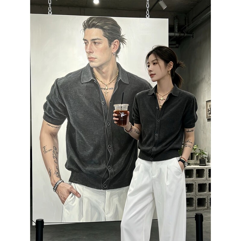 Dark Gray Old Money Style Knit Short-Sleeve Men's Summer Polo Shirt with Cuffed Sleeves, Wide Shoulders, Slim Fit, Cardigan T-Shirt Dark Gray Old Money Style Knit Short-Sleeve Men's Summer Polo Shirt with Cuffed Sleeves, Wide Shoulders, Slim Fit, Cardigan T-Shirt