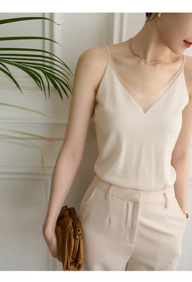A new 2025 summer knitted halter top for women, with a stylish base layer and versatile sleeveless tops